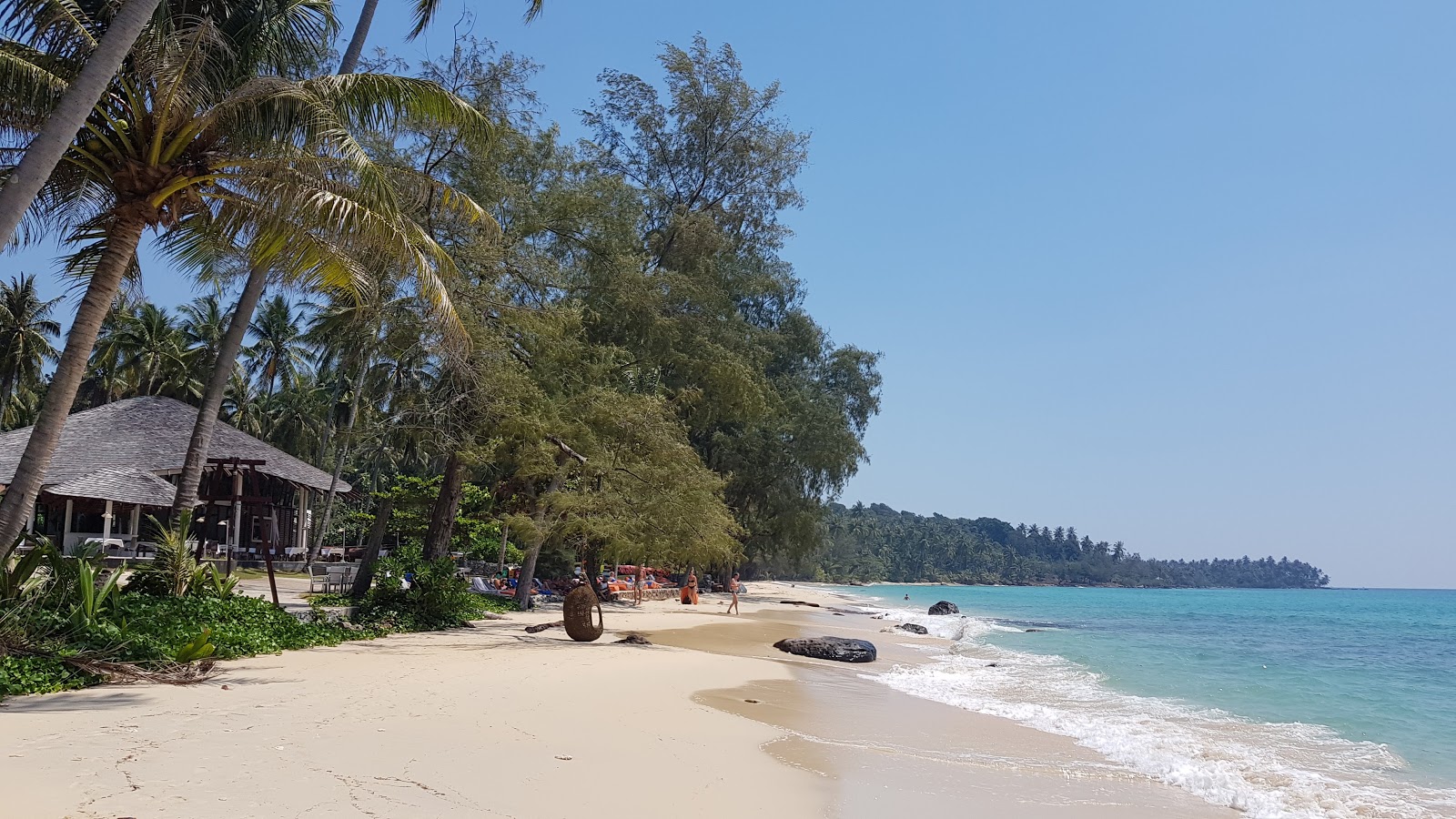 Takhian Beach'in fotoğrafı - rahatlamayı sevenler arasında popüler bir yer