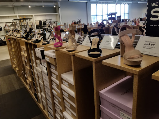 Shoe Store «DSW Designer Shoe Warehouse», reviews and photos, 1885 County Rd D E, Maplewood, MN 55109, USA
