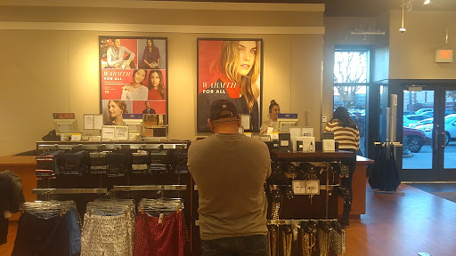 Clothing Store «Banana Republic Factory Store», reviews and photos, 407 N Alafaya Trail, Orlando, FL 32828, USA