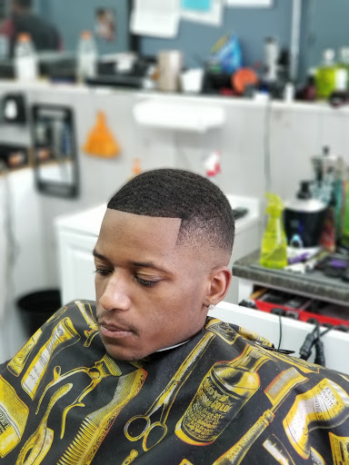 Barber Shop «Razor 1 Kutz Barbershop», reviews and photos, 7218 Montgomery Rd, Silverton, OH 45236, USA