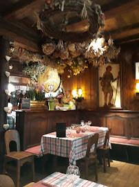 Atmosphère du Restaurant de spécialités alsaciennes Winstub Zum Pfifferhus à Ribeauvillé - n°17