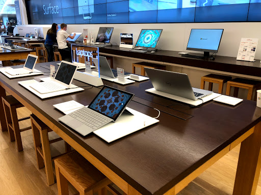 Computer Store «Microsoft Store - Park Meadows Mall», reviews and photos, 8505 Park Meadows Center Dr #2095, Lone Tree, CO 80124, USA