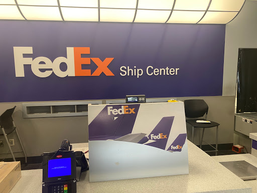 Shipping and Mailing Service «FedEx Ship Center», reviews and photos, 2275 Walnut St, Roseville, MN 55113, USA