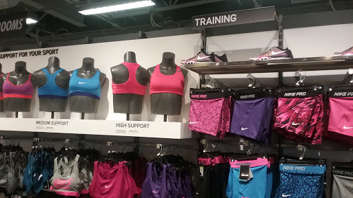 Sporting Goods Store «Nike Factory Store», reviews and photos, 1 Premium Outlet Blvd #699, Tinton Falls, NJ 07753, USA