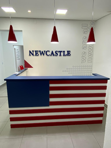 Logo da empresa - Newcastle Idiomas Vinhedo