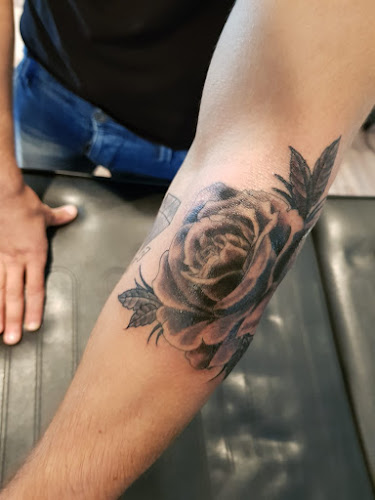 Black Rose Piercing & Tattoo - Wettingen