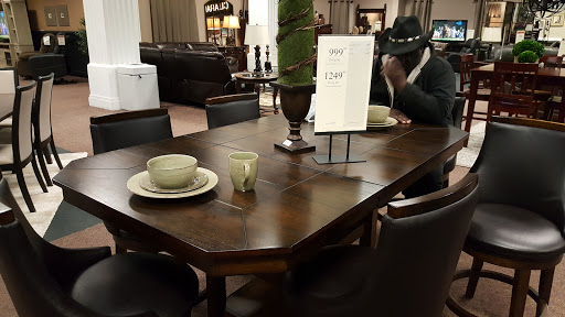 Furniture Store «Mor Furniture for Less», reviews and photos, 5156 N Blackstone Ave, Fresno, CA 93710, USA