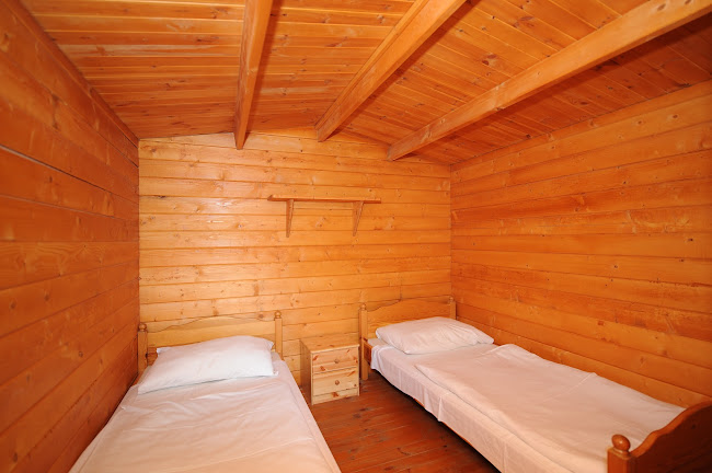 Opinii despre Jonathermál Motel és Kemping în Kiskunmajsa - Kemping