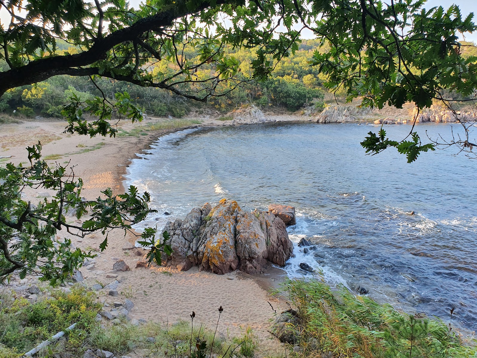 Photo de St.Paraskeva's beach avec sable lumineux de surface