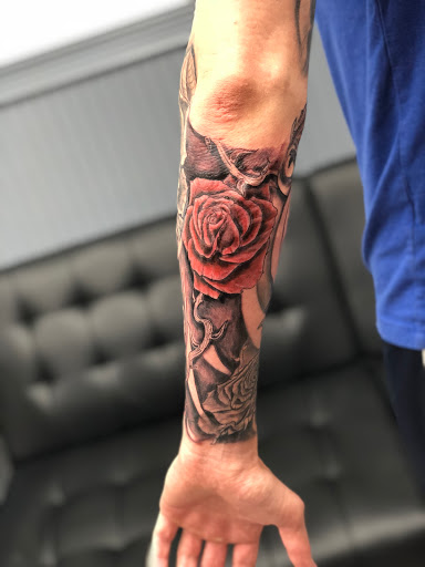 Tattoo Shop «Full Moon Tattoo», reviews and photos, 98 Lockwood Ave, Yonkers, NY 10701, USA