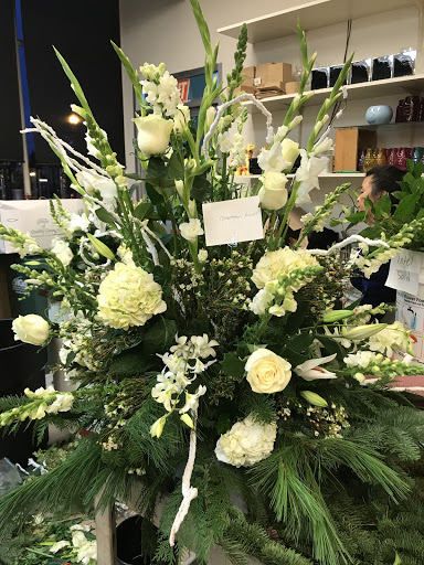 Florist «Hill Florist and Gifts», reviews and photos, 276 E Main St, Hillsboro, OR 97123, USA