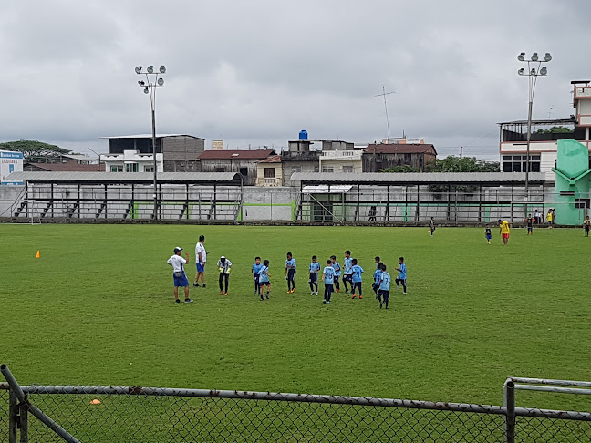 Opiniones de Estadio "Julio Cabrera Palacios" en Balzar - Campo de fútbol