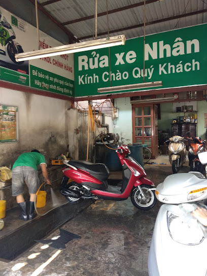 Hình Ảnh Tiệm Sửa Xe Nhân