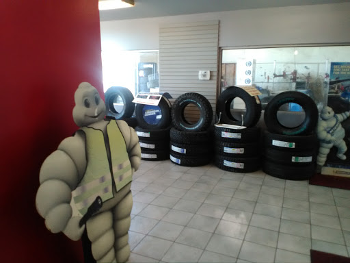 Auto Repair Shop «Discount Tire & Service of Greeley», reviews and photos, 120 18th St, Greeley, CO 80631, USA