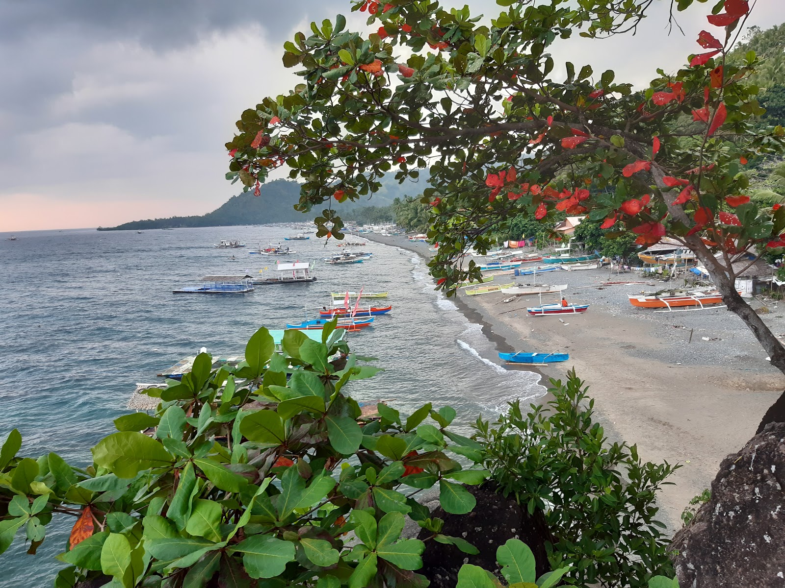 Φωτογραφία του Culipapa Beach με γκρίζα άμμος και βότσαλο επιφάνεια