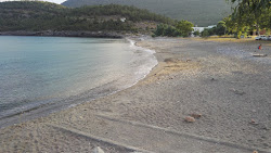 Buyukeceli beach'in fotoğrafı uçurumlarla desteklenmiş