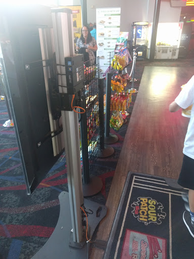 Movie Theater «Regal Cinemas Hilltop 9 Cinema», reviews and photos, 325 Beavercreek Rd, Oregon City, OR 97045, USA