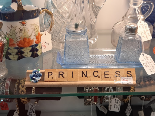 Antique Store «7th Avenue Antique Mall», reviews and photos, 2563 7th Ave E, North St Paul, MN 55109, USA