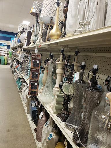 Home Goods Store «At Home», reviews and photos, 1325 N Meacham Rd, Schaumburg, IL 60173, USA