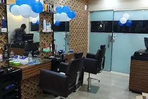 LOOKMAN Man's Salon image