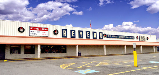 Shoe Store «Reyers Shoe Store», reviews and photos, 40 S Water Ave, Sharon, PA 16146, USA