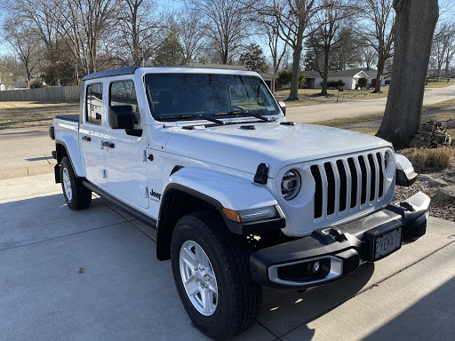 Car Dealer «Lucas-Smith Chrysler Center», reviews and photos, 1600 Parkway W, Festus, MO 63028, USA