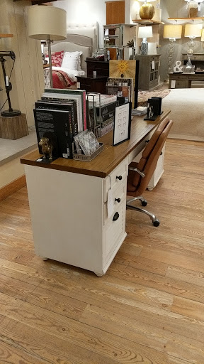 Furniture Store «Pottery Barn», reviews and photos, 75 Middlesex Turnpike #2001a, Burlington, MA 01803, USA