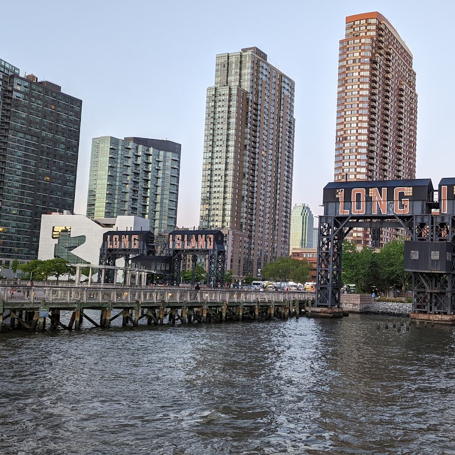 Gantry Plaza State Park