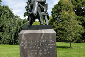 William Sefton Moorhouse, Statue
