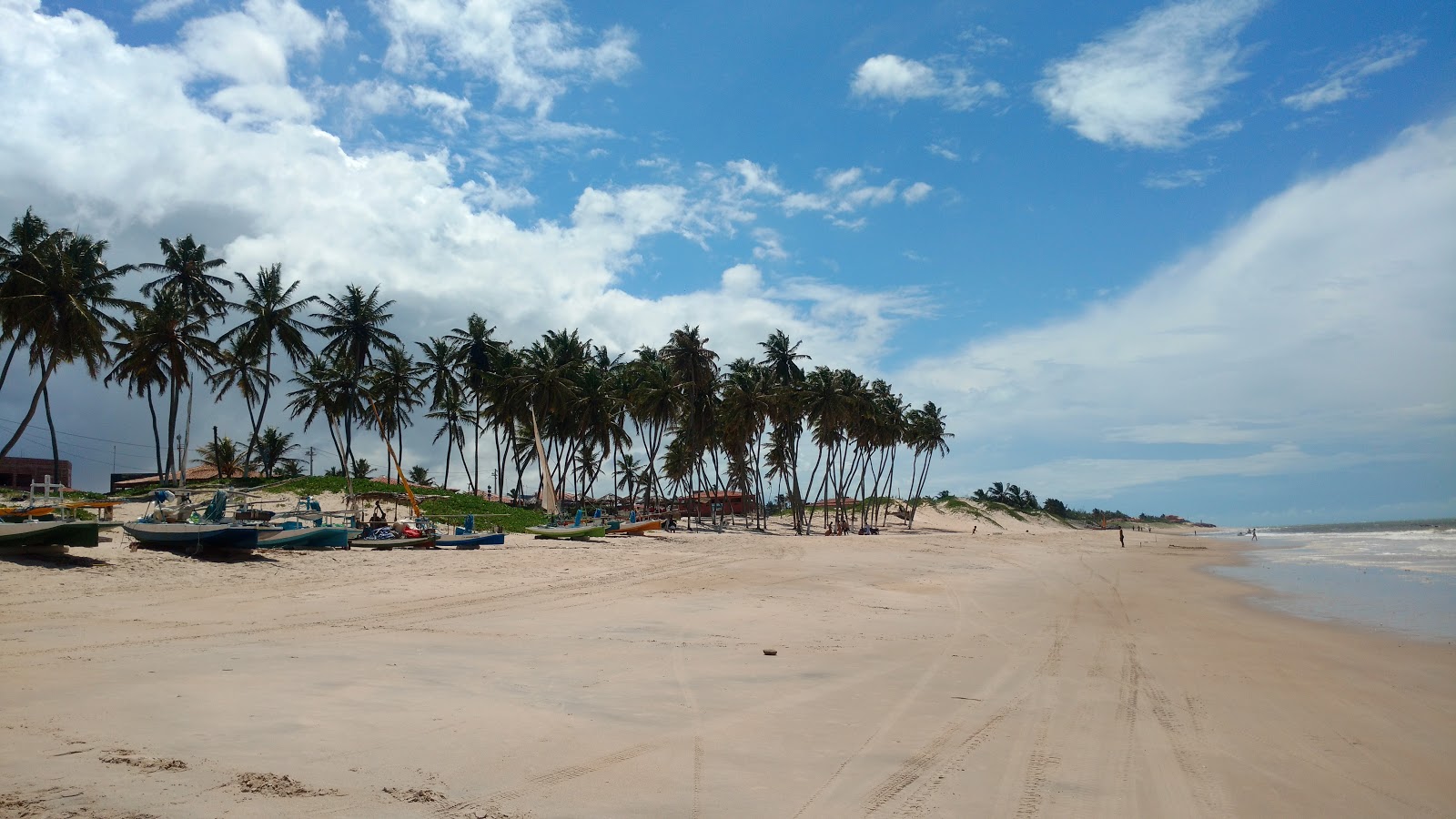 Foto de Praia de Zumbi e o assentamento