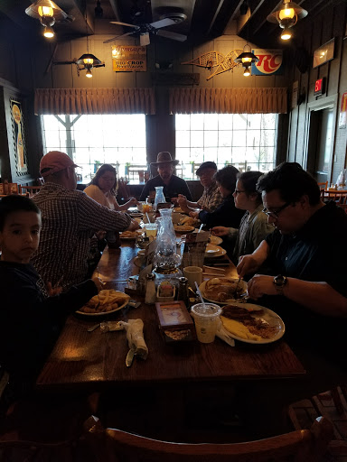 American Restaurant «Cracker Barrel Old Country Store», reviews and photos, 1162 Wayne Ave, Chambersburg, PA 17202, USA