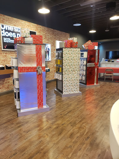 Cell Phone Store «Verizon Authorized Retailer, TCC», reviews and photos, 1327 E Tipton St, Seymour, IN 47274, USA