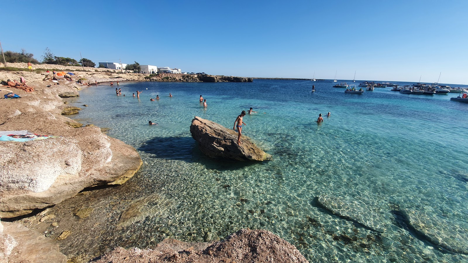 Spiaggia di Marasolo'in fotoğrafı küçük koy ile birlikte