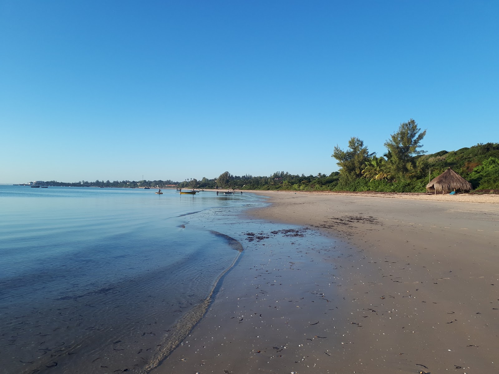 Foto av Vilankulos Beach med turkos rent vatten yta