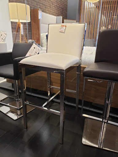 Furniture Store «Modani Furniture Chicago», reviews and photos, 1574 N Kingsbury St, Chicago, IL 60642, USA