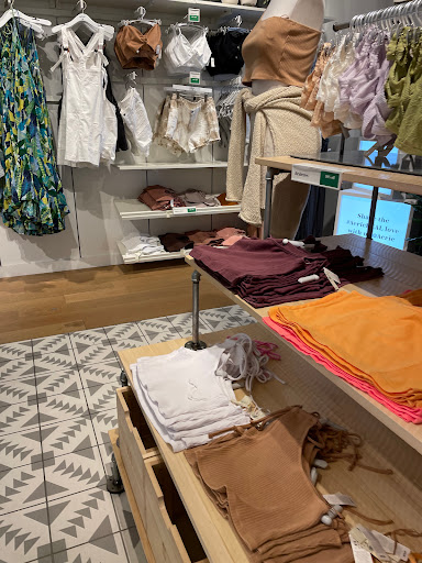 Clothing Store «AEO & Aerie Store», reviews and photos, 825 Dulaney Valley Rd #116, Towson, MD 21204, USA