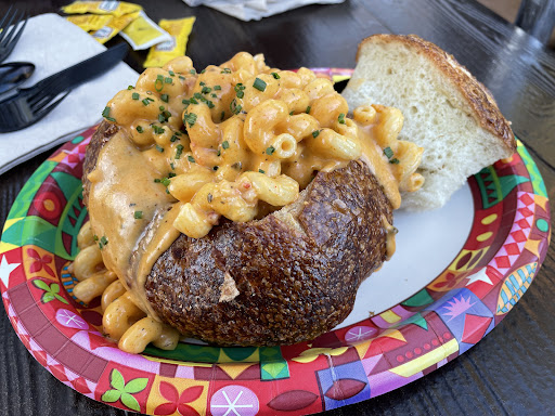 Lobster Mac N cheese 🧀🦞 on a bread bowl 