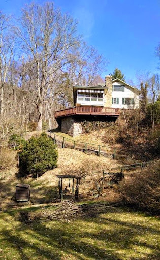 Bed & Breakfast «Red Leaf River Inn», reviews and photos, 146 Chestnut Walk Dr, Waynesville, NC 28786, USA