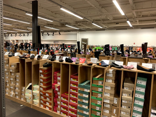 Shoe Store «DSW Designer Shoe Warehouse», reviews and photos, 21 W Hillsdale Blvd, San Mateo, CA 94403, USA