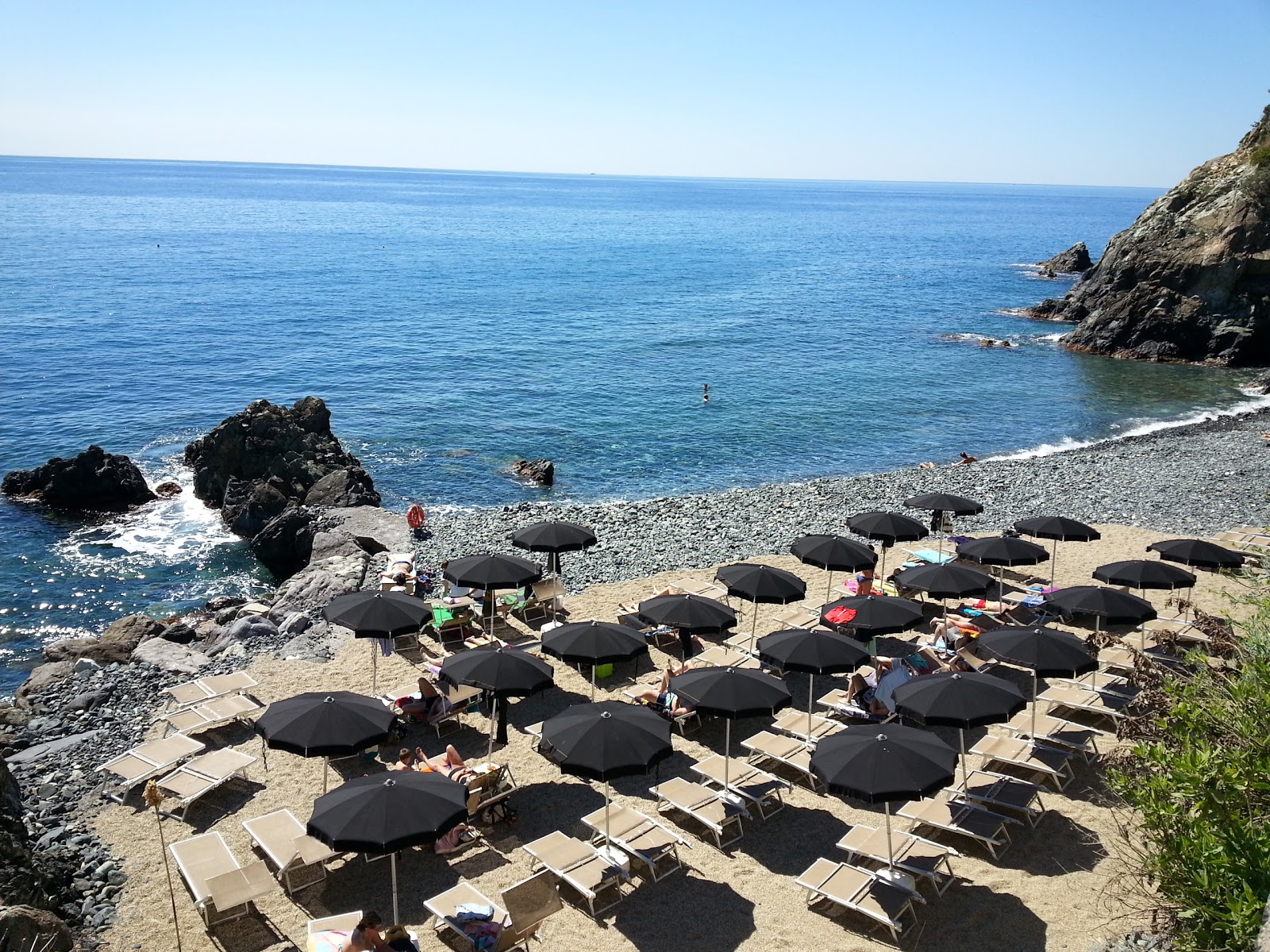 Fotografija Punta Bella beach z sivi kamenček površino