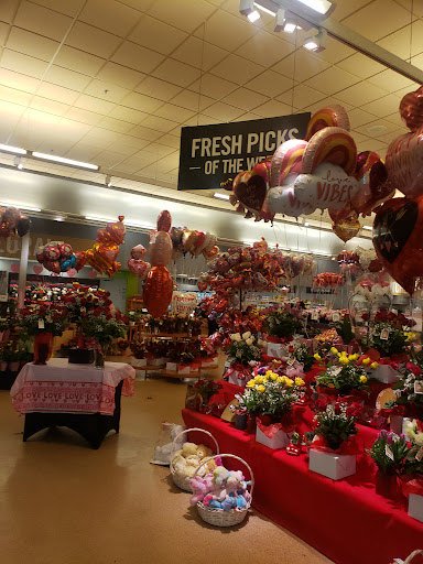 Grocery Store «Stop & Shop», reviews and photos, 35 Washington St, Lynn, MA 01904, USA