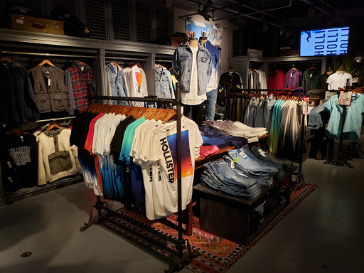 Clothing Store «Hollister Co.», reviews and photos, 4200 Conroy Rd #122, Orlando, FL 32839, USA