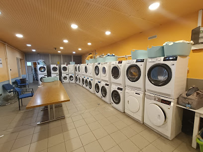 Önkiszolgáló mosoda - Self service laundry