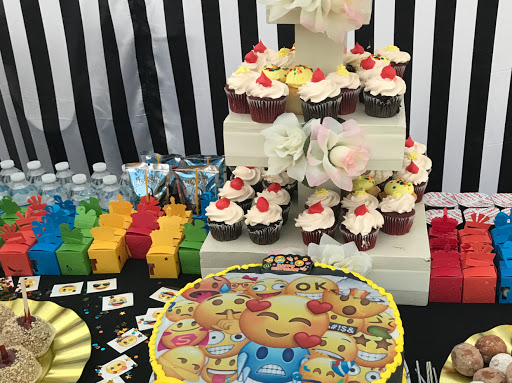 Party Planner «Hollywood Gift Shop», reviews and photos, 2308 S Vermont Ave, Los Angeles, CA 90007, USA