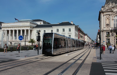 Station : Jean Jaurès - Tram, Tempo, Bus à Tours