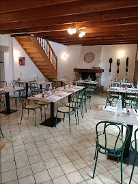 Atmosphère du Restaurant L'Auberge Gourmande à Plénée-Jugon - n°1