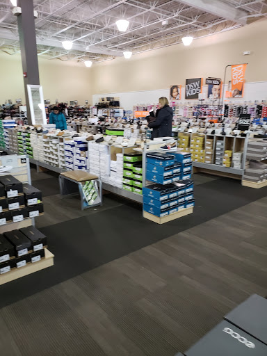 Shoe Store «DSW Designer Shoe Warehouse», reviews and photos, 9200 Hudson Rd, Woodbury, MN 55125, USA