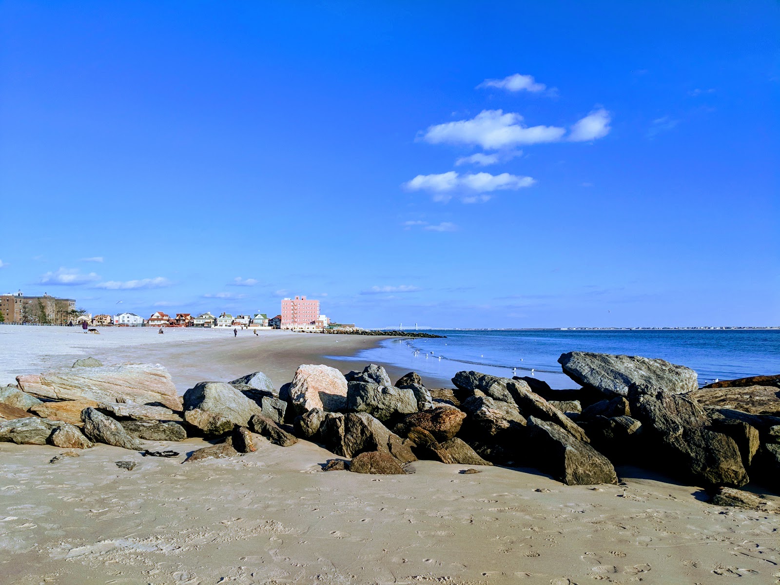Fotografie cu Brighton Beach - locul popular printre cunoscătorii de relaxare