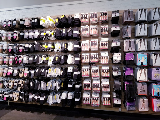 Shoe Store «DSW Designer Shoe Warehouse», reviews and photos, 2500 Central Park Ave, Yonkers, NY 10710, USA