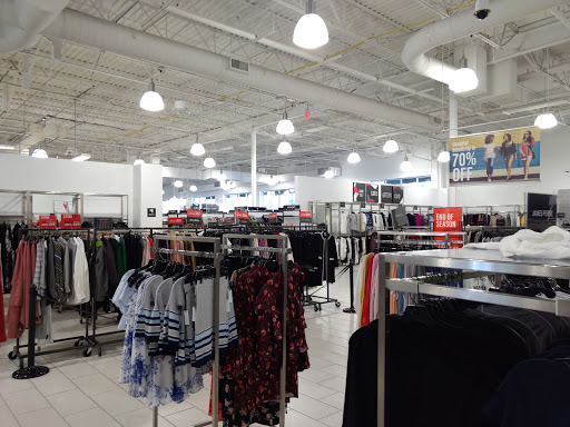 Department Store «Saks OFF 5TH», reviews and photos, 7489 SW Bridgeport Rd, Tigard, OR 97224, USA